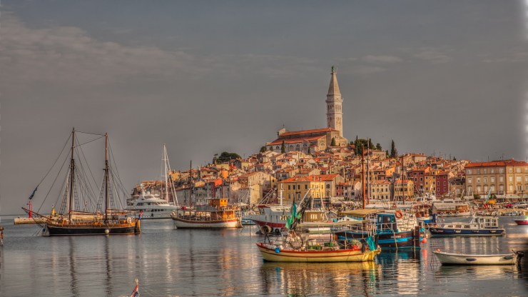 Cityscape_Rovinj_at_sunrise