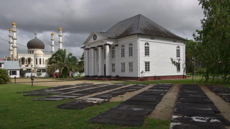 Mosque_Synagogue_Paramaribo